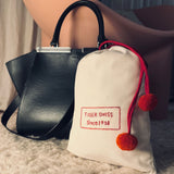 sac à pompons brodé